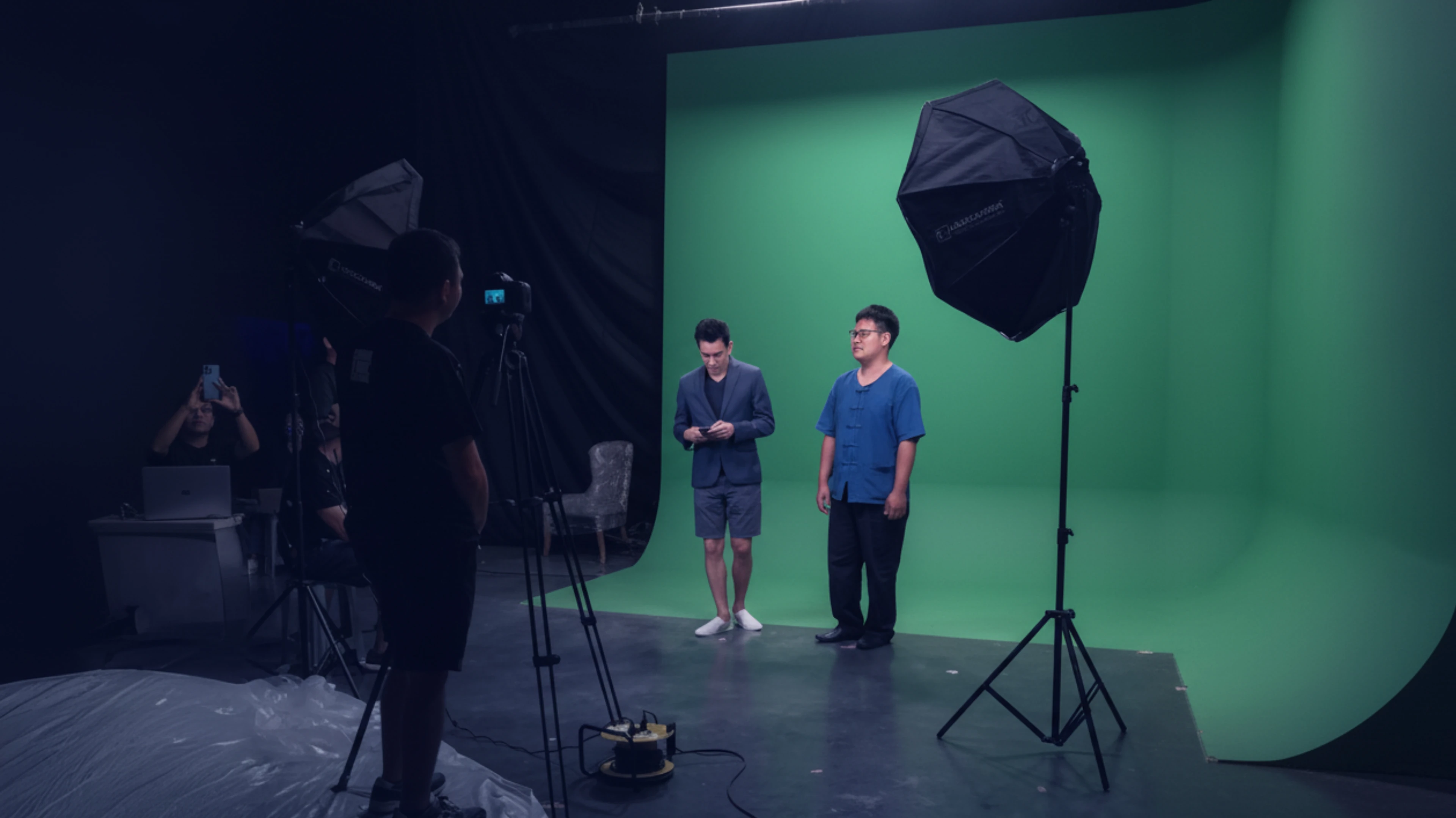 phillips-green-screen-lighting-setup-shark-tank